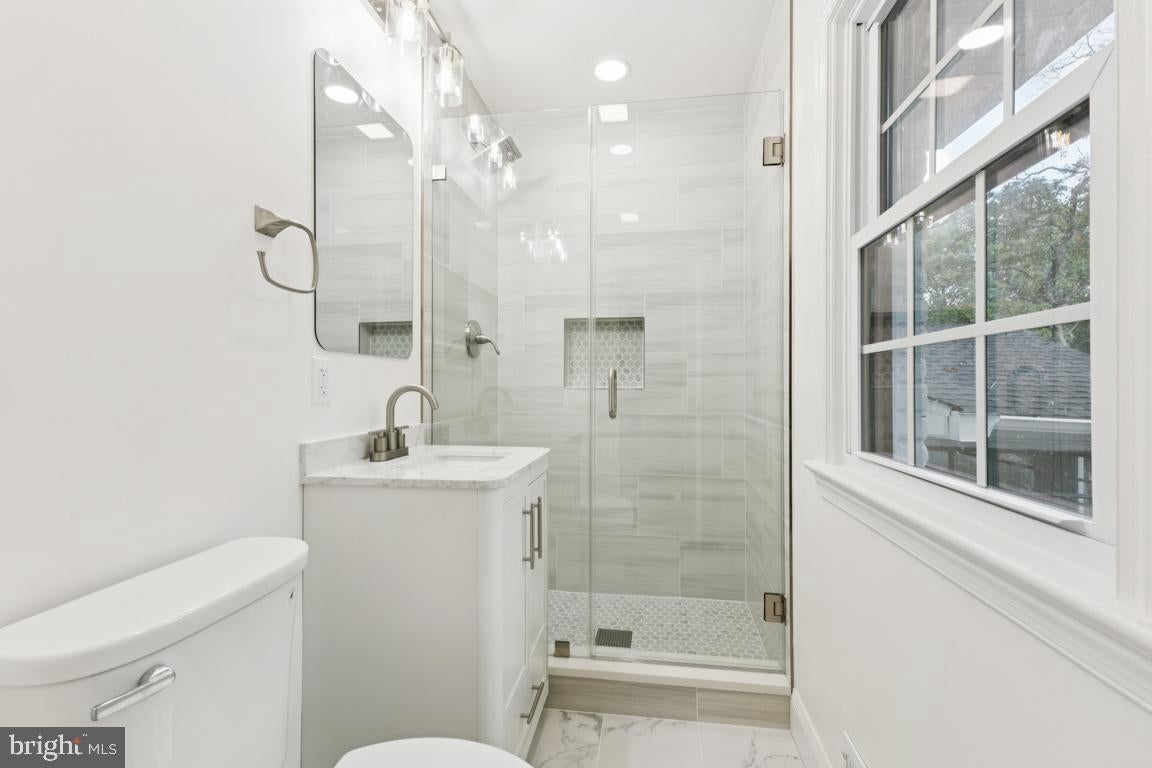 Arlington, Virginia, 22207, United States, 4 Bedrooms Bedrooms, ,3 BathroomsBathrooms,Residential,Active,1934775