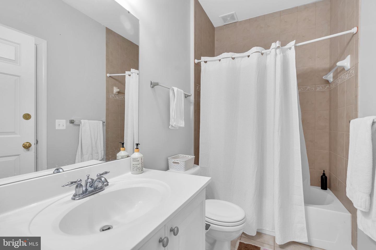 Manassas, Virginia, 20112, United States, 6 Bedrooms Bedrooms, ,5 BathroomsBathrooms,Residential,Active,2052030