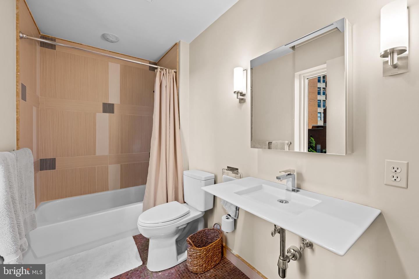 Baltimore, Maryland, 21202, United States, 3 Bedrooms Bedrooms, ,4 BathroomsBathrooms,Residential,Active,1963429