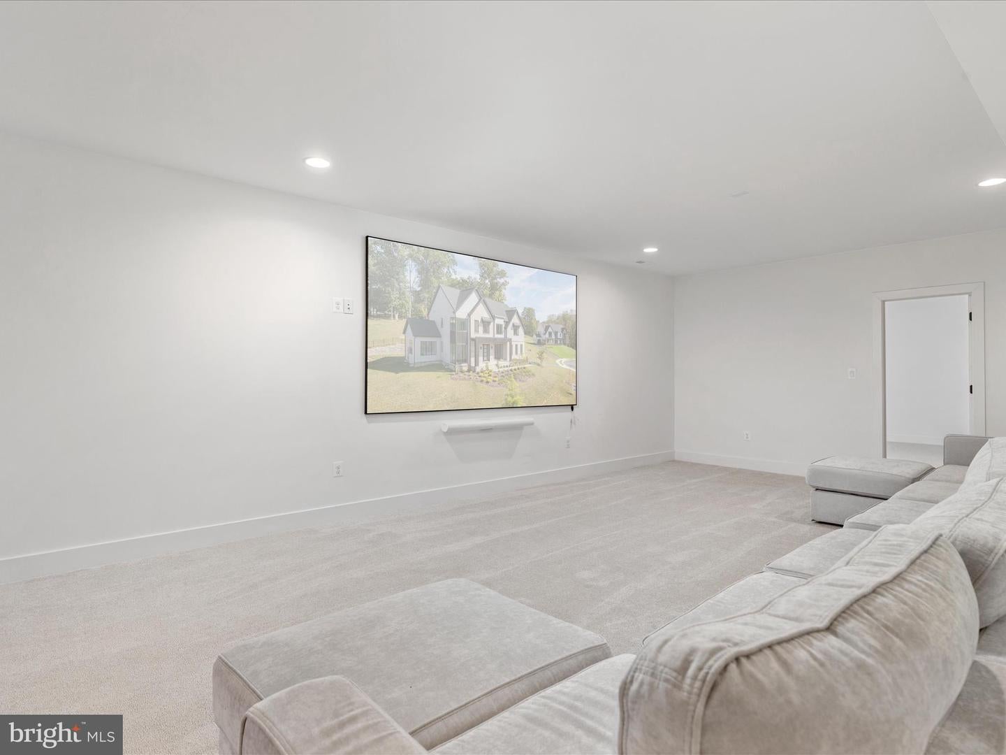 Oakton, Virginia, 22124, United States, 6 Bedrooms Bedrooms, ,6 BathroomsBathrooms,Residential,Active,1960120