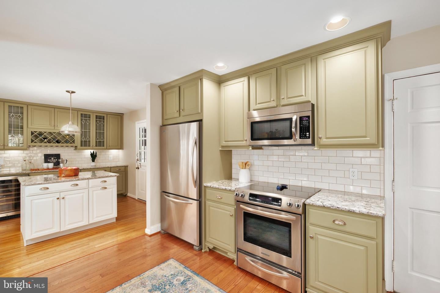 Fairfax Station, Virginia, 22039, United States, 4 Bedrooms Bedrooms, ,3 BathroomsBathrooms,Residential,Active,1936424