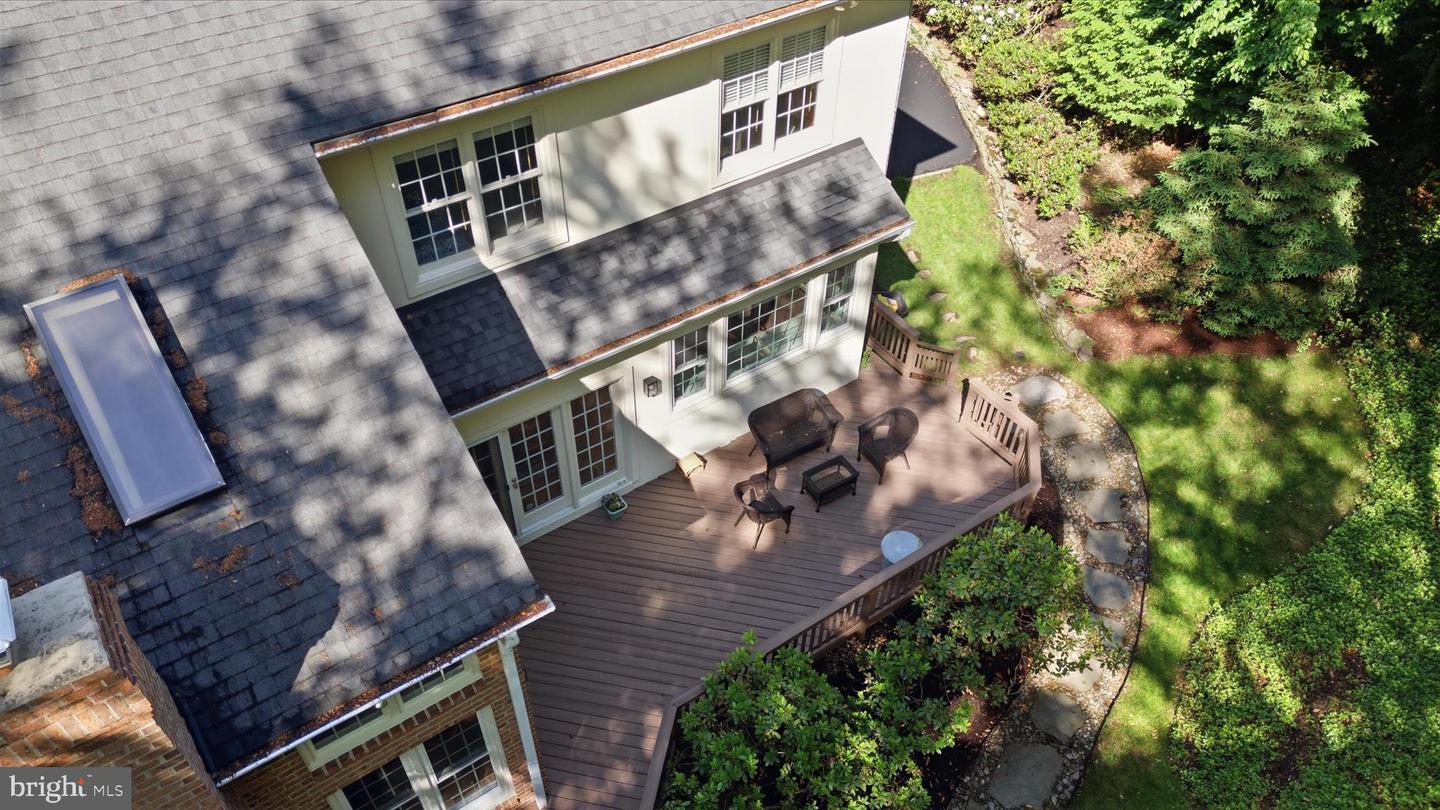 Oakton, Virginia, 22124, United States, 5 Bedrooms Bedrooms, ,5 BathroomsBathrooms,Residential,Pending,2045766