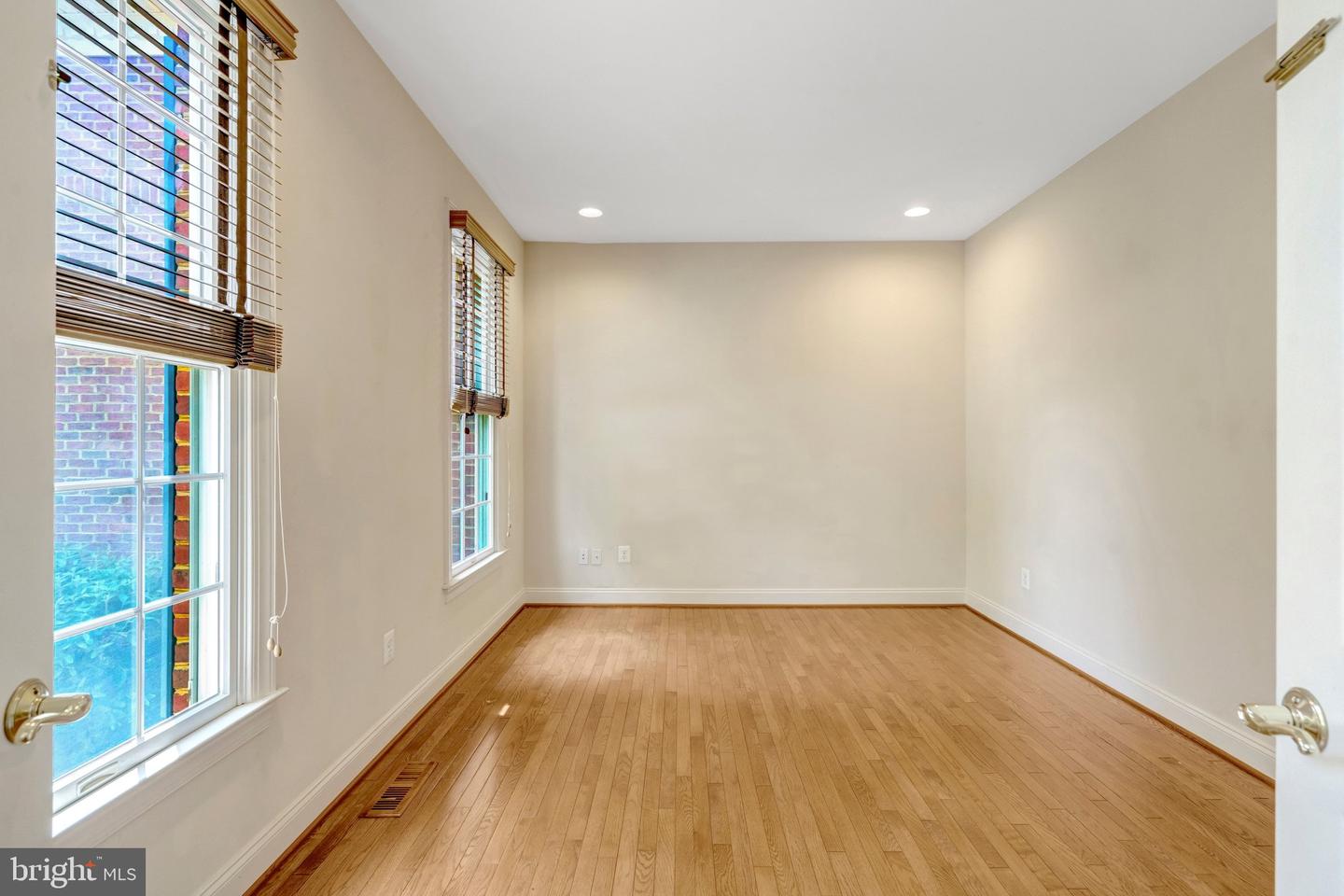 Haymarket, Virginia, 20169, United States, 5 Bedrooms Bedrooms, ,5 BathroomsBathrooms,Residential,Pending,2031766