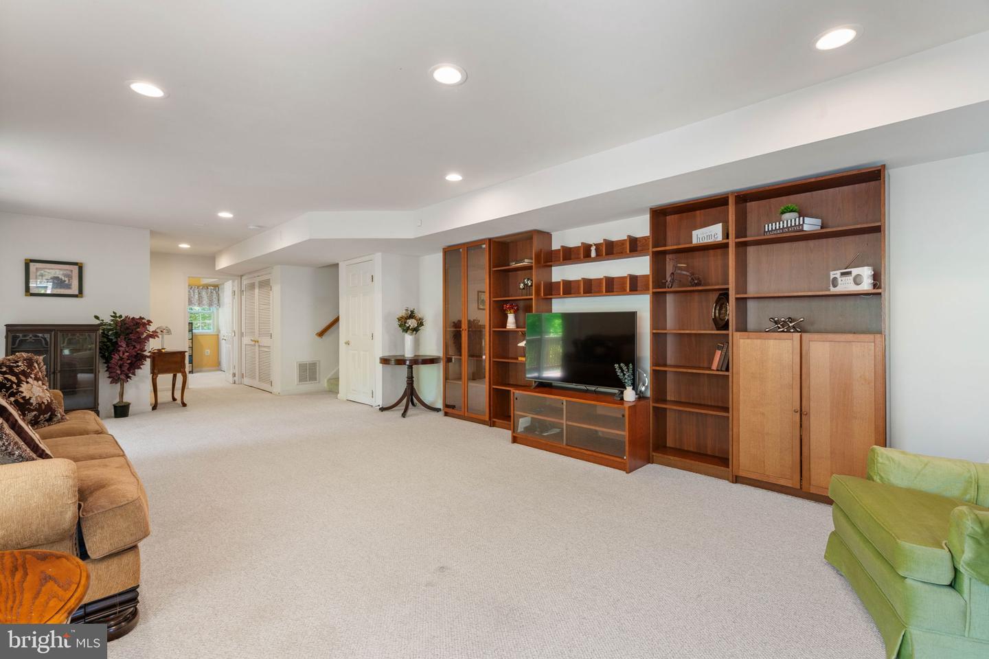 Springfield, Virginia, 22153, United States, 6 Bedrooms Bedrooms, ,6 BathroomsBathrooms,Residential,Active,2044593