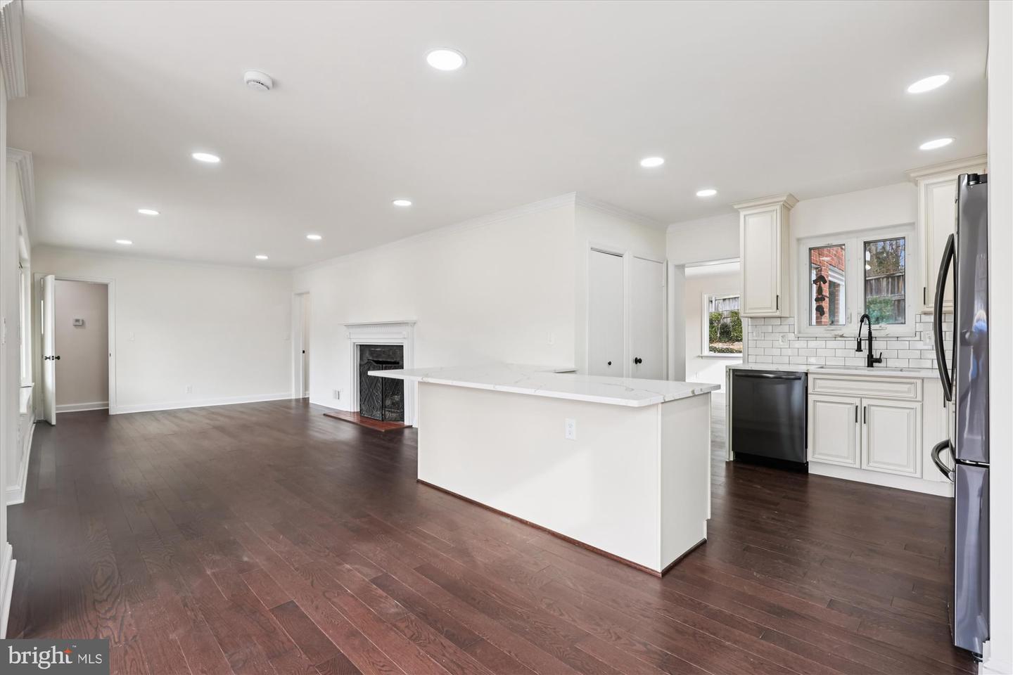 Arlington, Virginia, 22207, United States, 3 Bedrooms Bedrooms, ,3 BathroomsBathrooms,Residential,Active,2012923