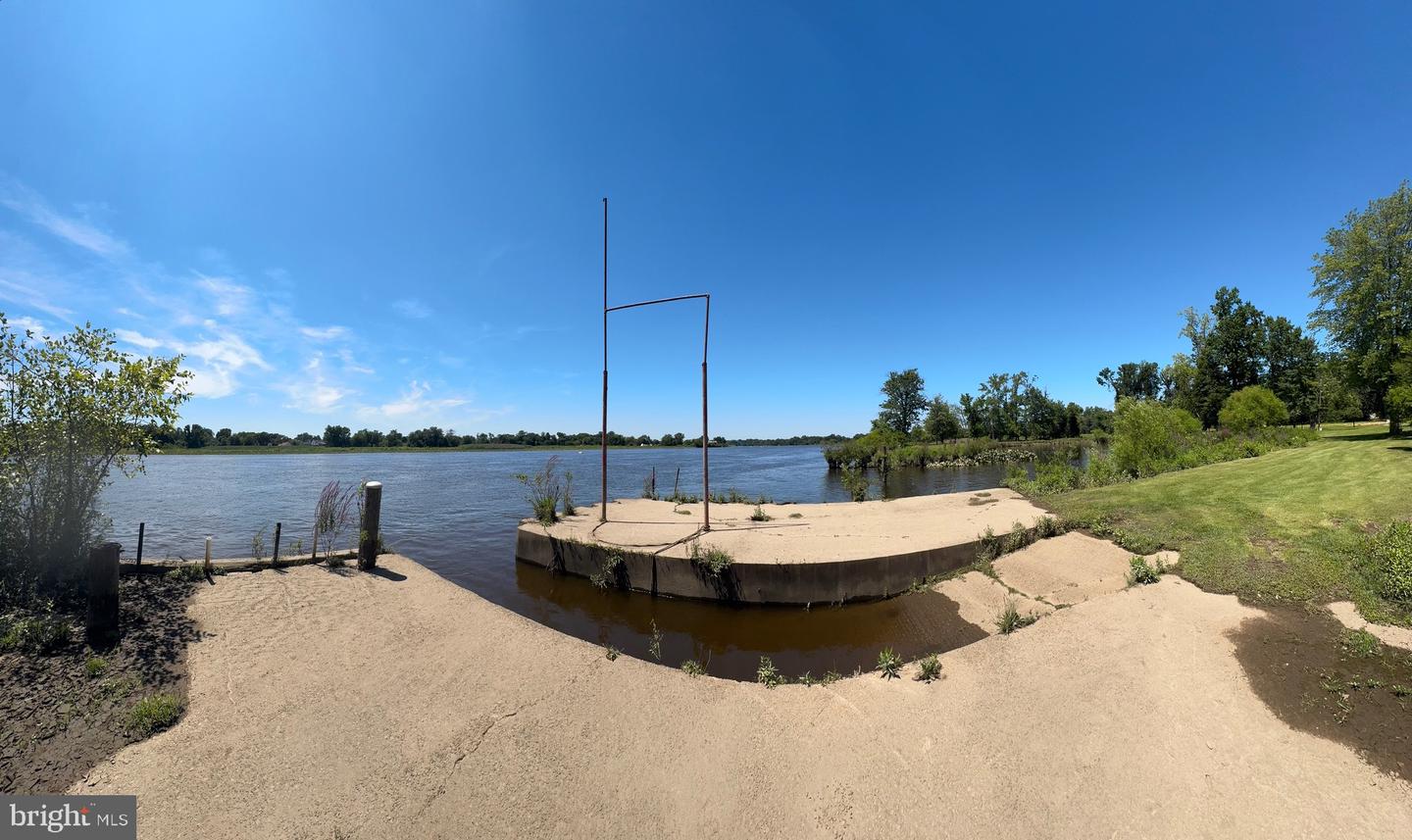 Delanco, New Jersey, 08075, United States, 5 Bedrooms Bedrooms, ,3 BathroomsBathrooms,Residential,Active,1914605