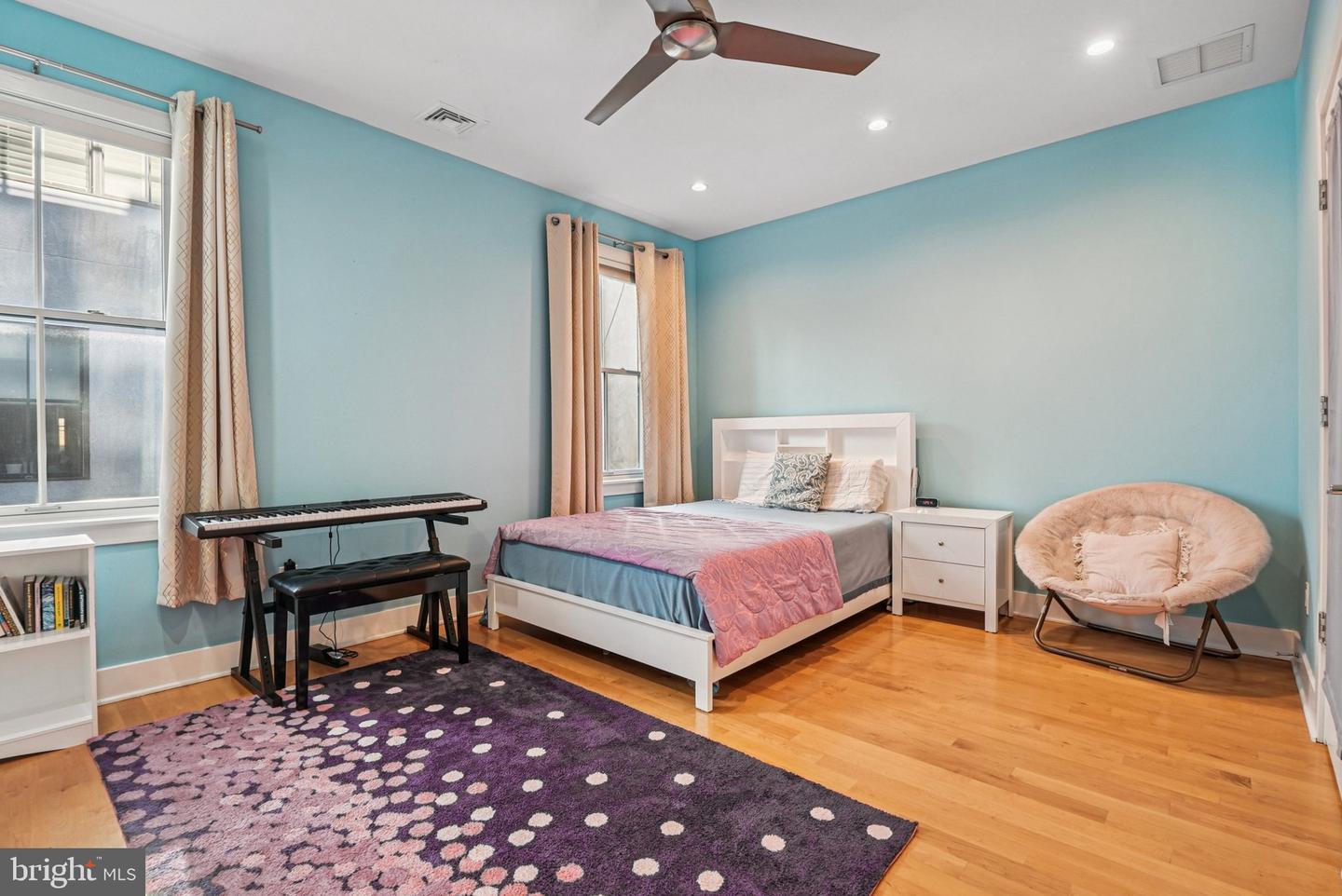 Philadelphia, Pennsylvania, 19147, United States, 4 Bedrooms Bedrooms, ,4 BathroomsBathrooms,Residential,Active,1999178