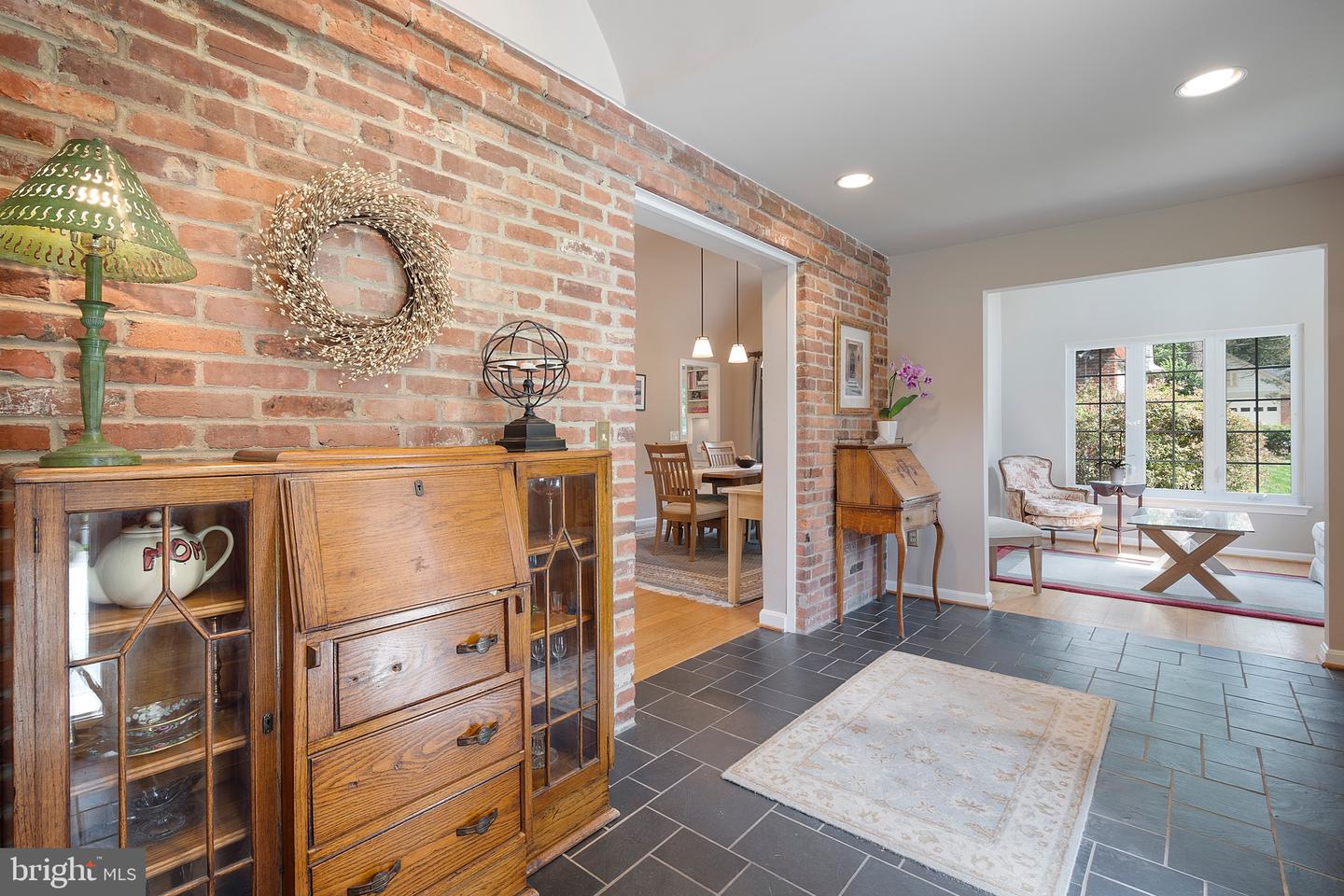 Arlington, Virginia, 22207, United States, 5 Bedrooms Bedrooms, ,4 BathroomsBathrooms,Residential,Active,1943764