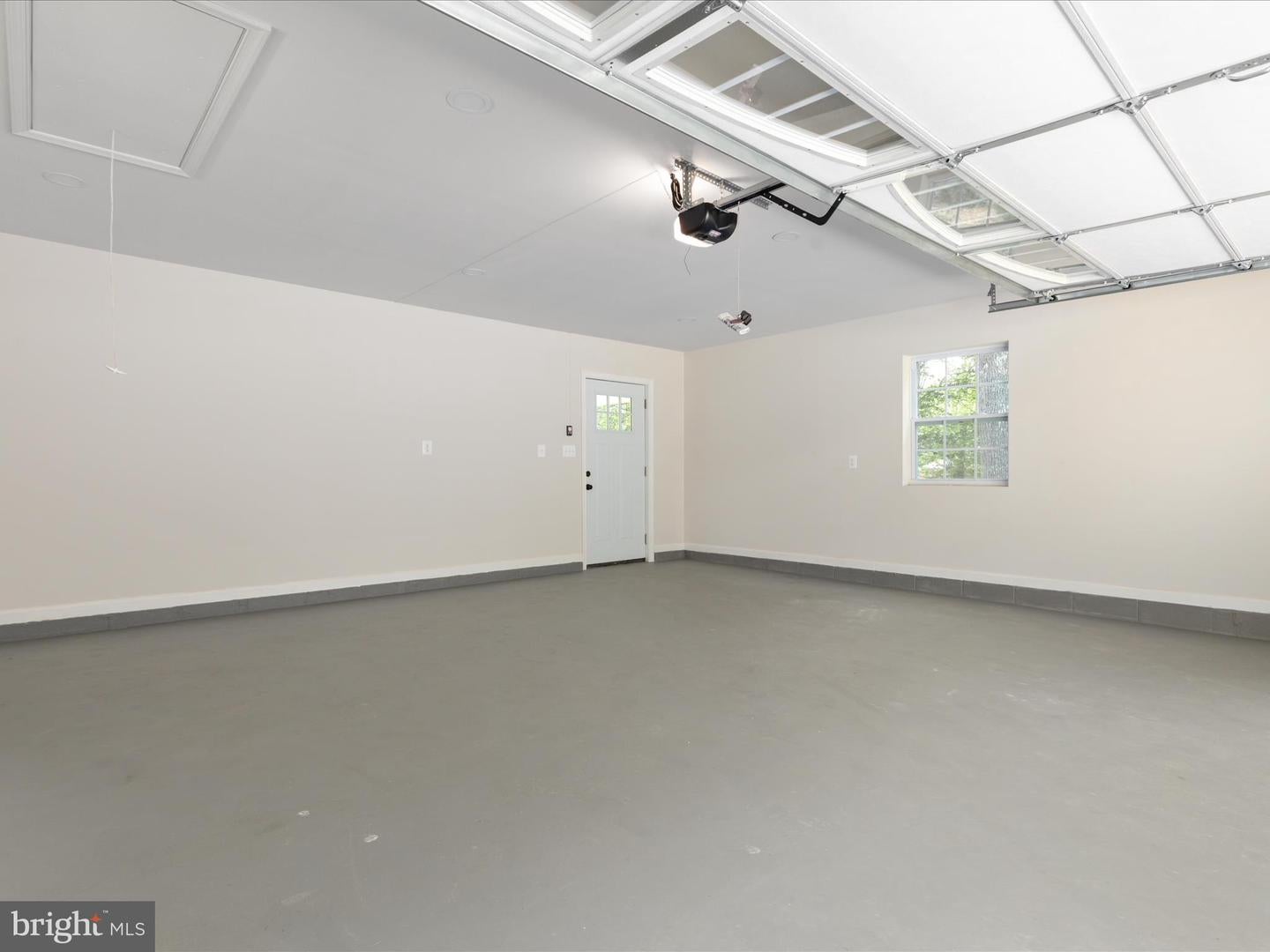 Clifton, Virginia, 20124, United States, 5 Bedrooms Bedrooms, ,5 BathroomsBathrooms,Residential,Active,1998598