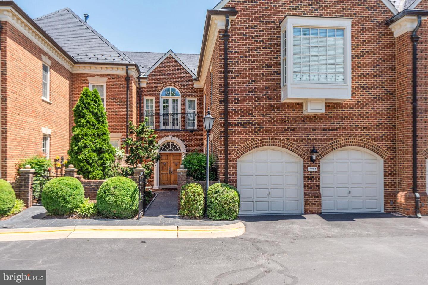 Mclean, Virginia, 22101, United States, 3 Bedrooms Bedrooms, ,6 BathroomsBathrooms,Residential,Contingent,1894225