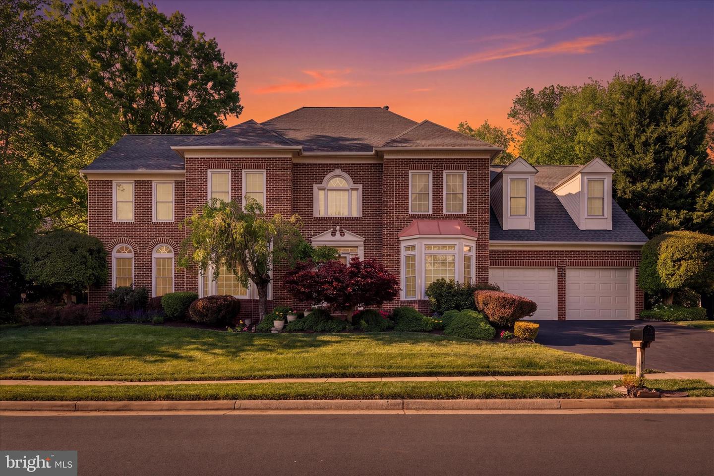 Centreville, Virginia, 20121, United States, 4 Bedrooms Bedrooms, ,3 BathroomsBathrooms,Residential,Contingent,2045785