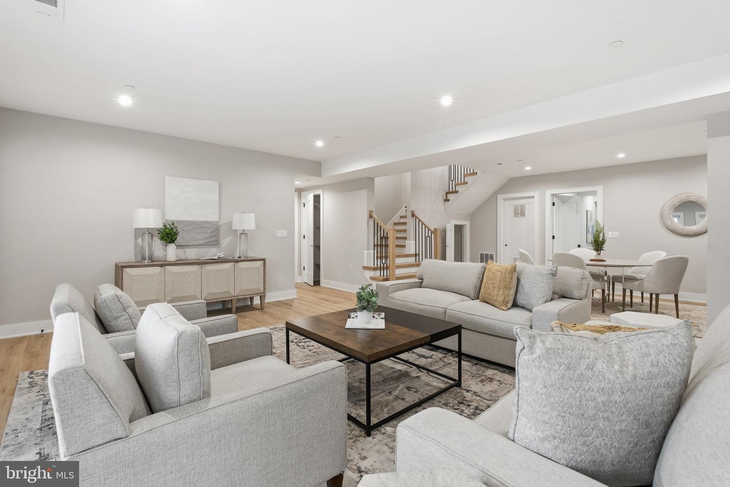 Kensington, Maryland, 20895, United States, 5 Bedrooms Bedrooms, ,5 BathroomsBathrooms,Residential,Active,2007291