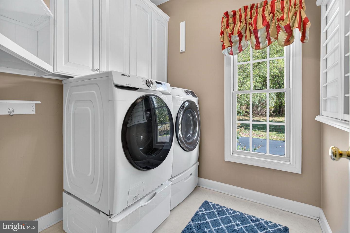 Aldie, Virginia, 20105, United States, 5 Bedrooms Bedrooms, ,5 BathroomsBathrooms,Residential,Active,2010541