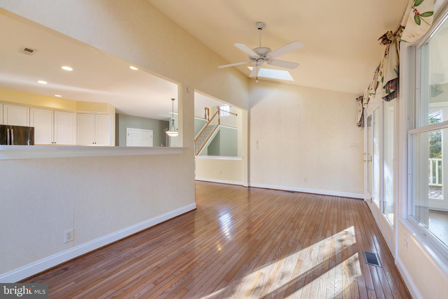 Rockville, Maryland, 20850, United States, 6 Bedrooms Bedrooms, ,5 BathroomsBathrooms,Residential,Active,1970950