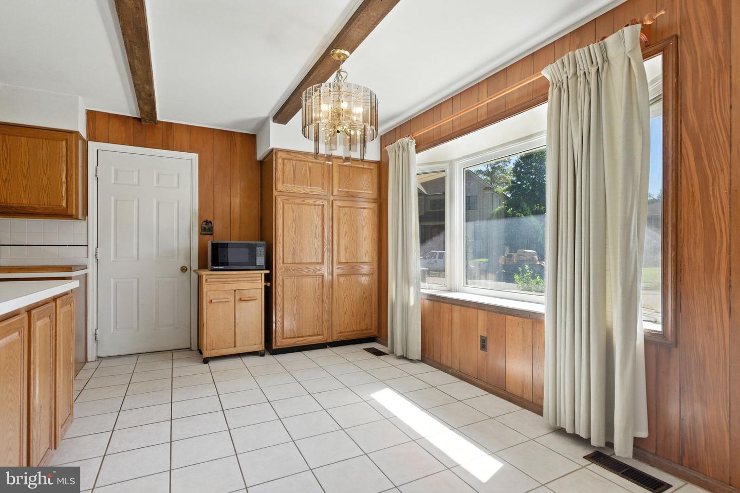 Mclean, Virginia, 22101, United States, 5 Bedrooms Bedrooms, ,3 BathroomsBathrooms,Residential,Active,1929396