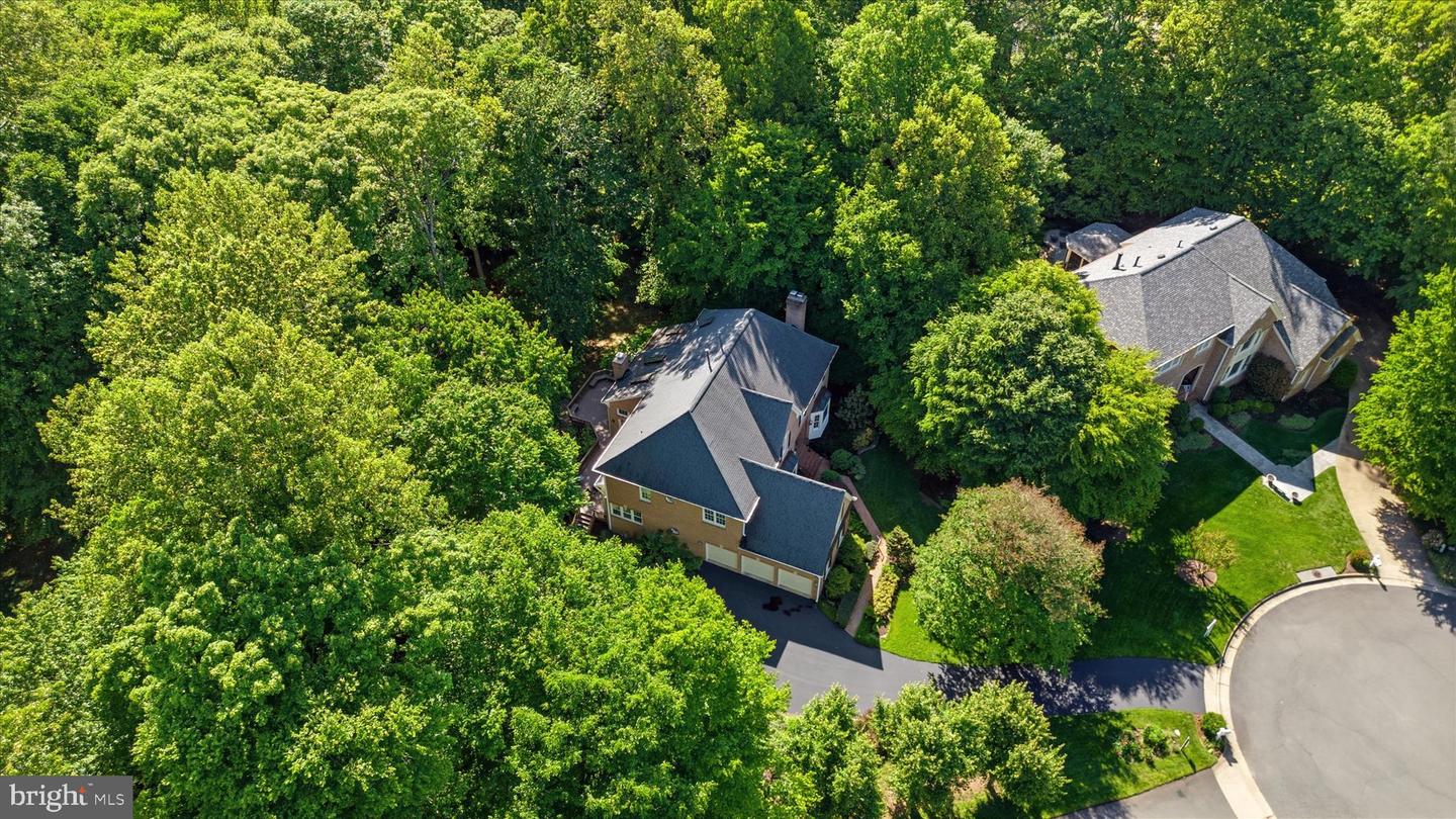 Oakton, Virginia, 22124, United States, 5 Bedrooms Bedrooms, ,5 BathroomsBathrooms,Residential,Pending,2045766