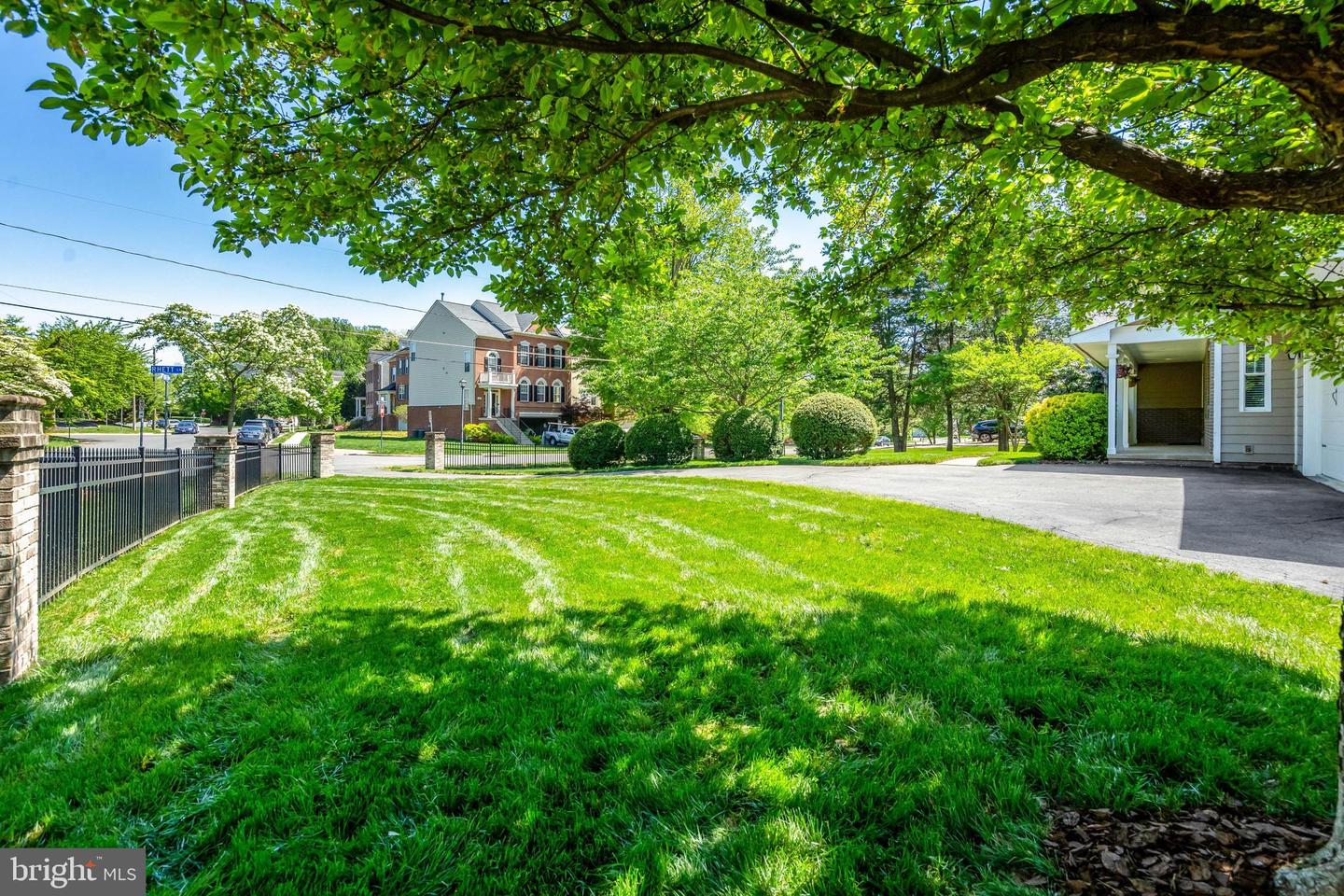 Fairfax, Virginia, 22030, United States, 4 Bedrooms Bedrooms, ,3 BathroomsBathrooms,Residential,Active,2045005