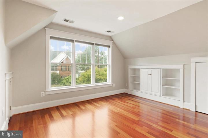 Mclean, Virginia, 22101, United States, 3 Bedrooms Bedrooms, ,3 BathroomsBathrooms,Residential,Active,1922333