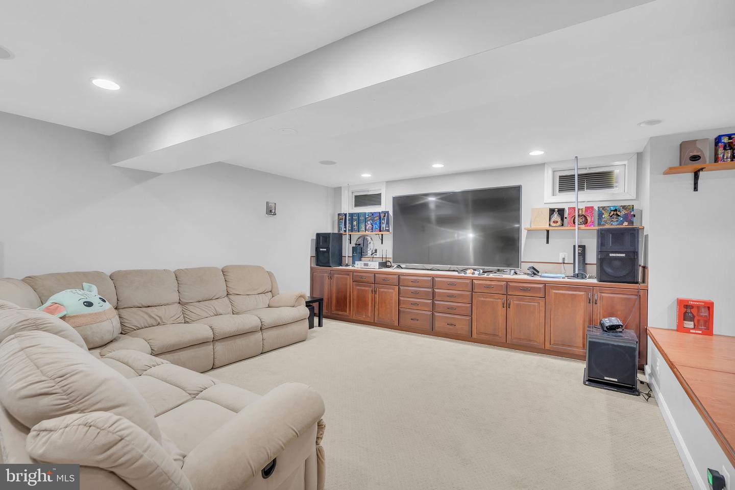Manassas, Virginia, 20112, United States, 6 Bedrooms Bedrooms, ,5 BathroomsBathrooms,Residential,Active,2052030