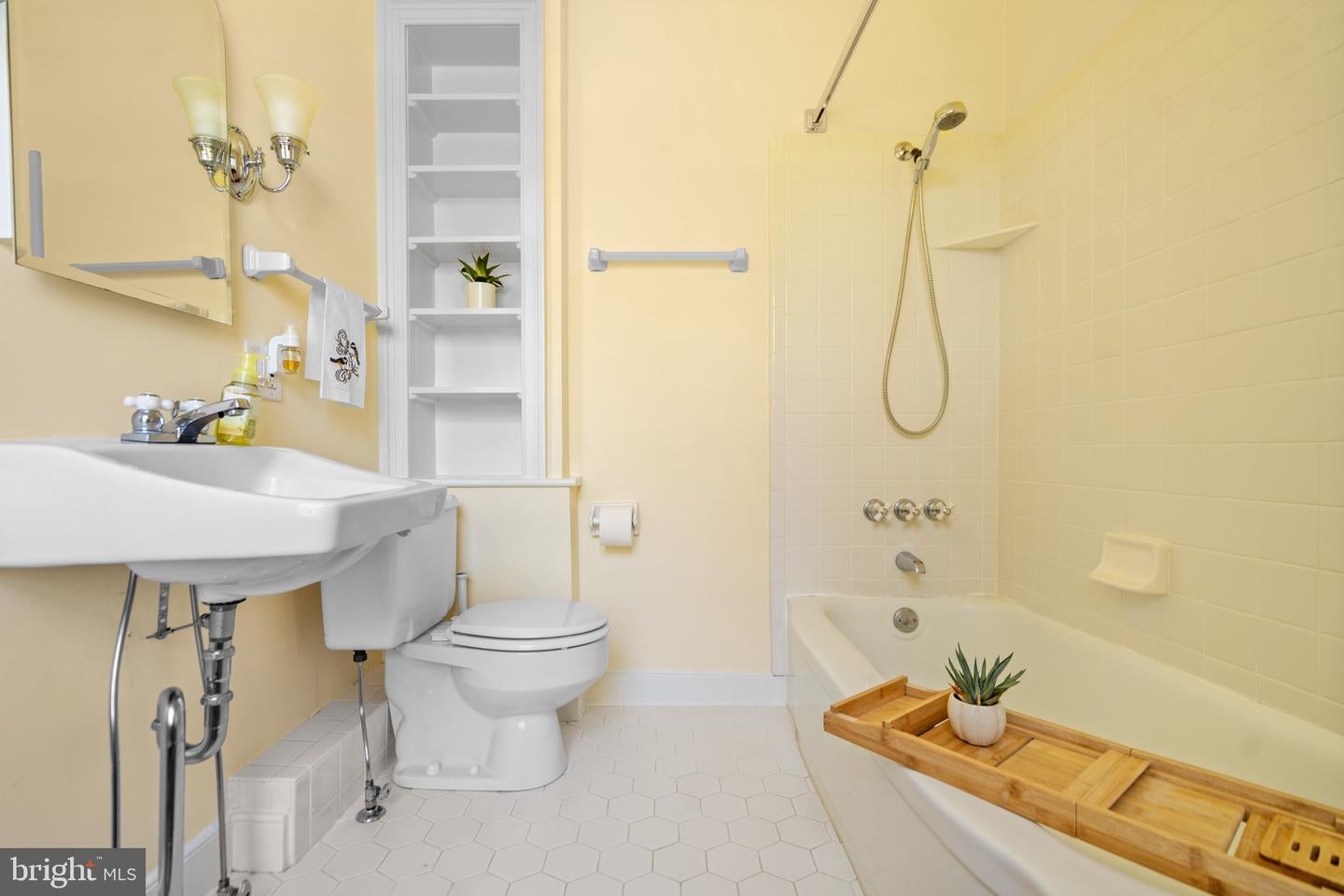 Waterford, Virginia, 20197, United States, 4 Bedrooms Bedrooms, ,5 BathroomsBathrooms,Residential,Active,1771409