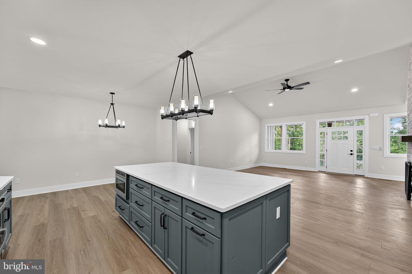 Warrenton, Virginia, 20187, United States, 3 Bedrooms Bedrooms, ,4 BathroomsBathrooms,Residential,Active,1963257