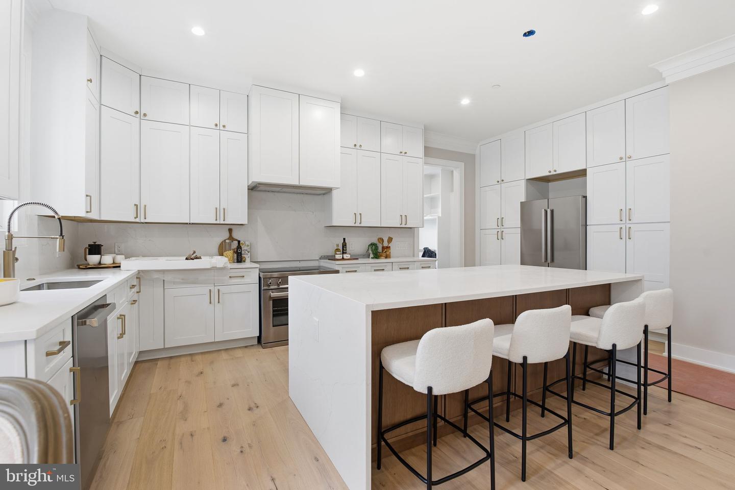 Kensington, Maryland, 20895, United States, 5 Bedrooms Bedrooms, ,5 BathroomsBathrooms,Residential,Active,2007291