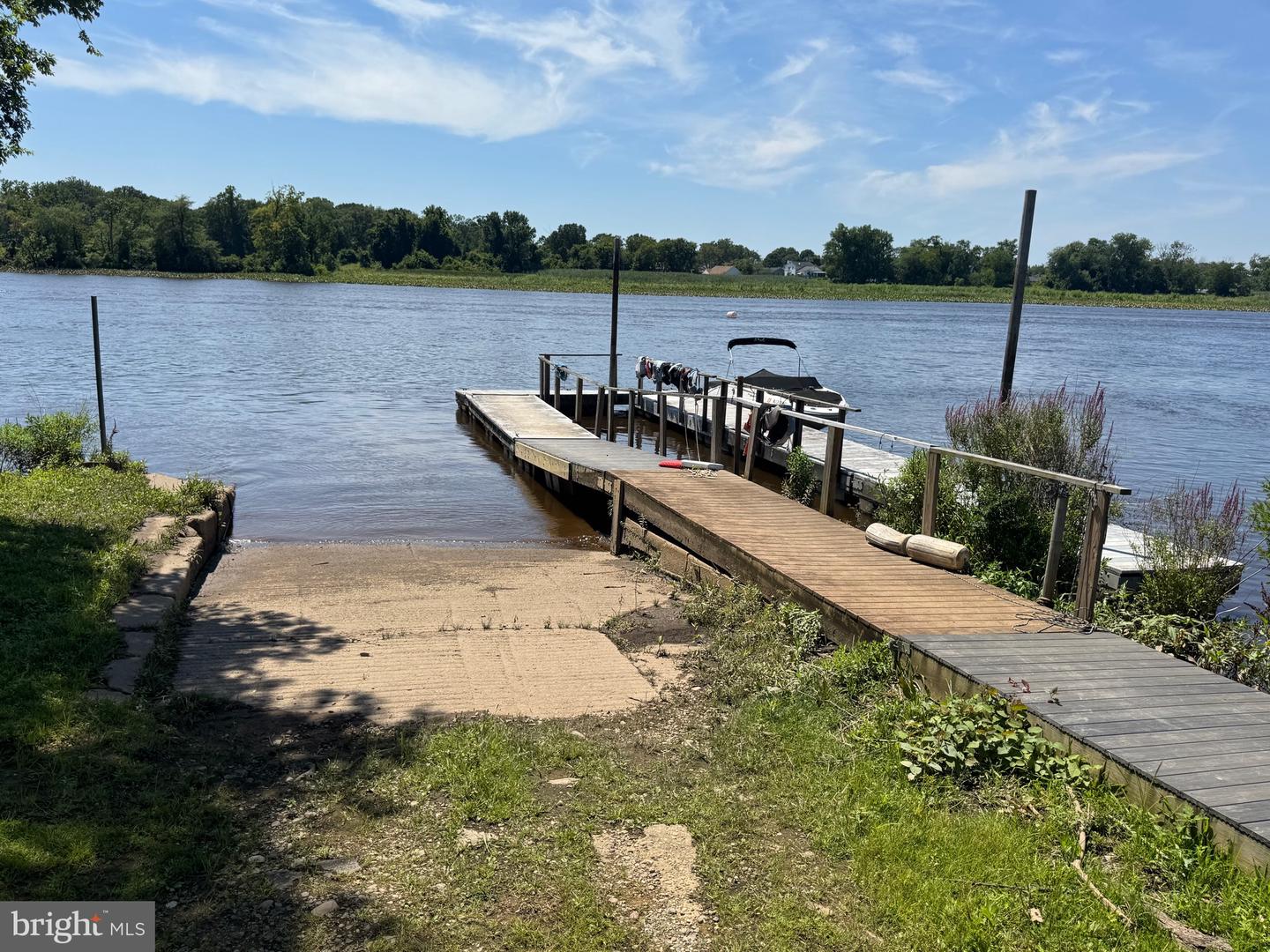 Delanco, New Jersey, 08075, United States, 5 Bedrooms Bedrooms, ,3 BathroomsBathrooms,Residential,Active,1914605