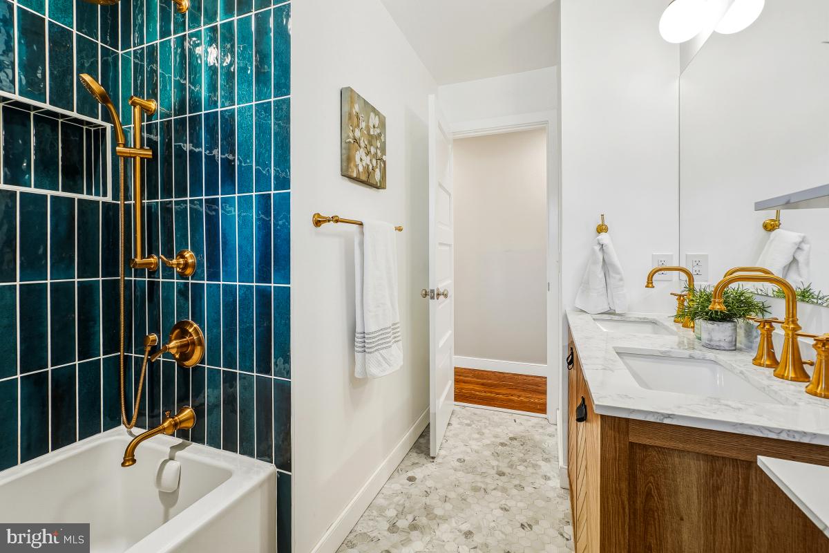 Alexandria, Virginia, 22308, United States, 3 Bedrooms Bedrooms, ,3 BathroomsBathrooms,Residential,Active,2006768