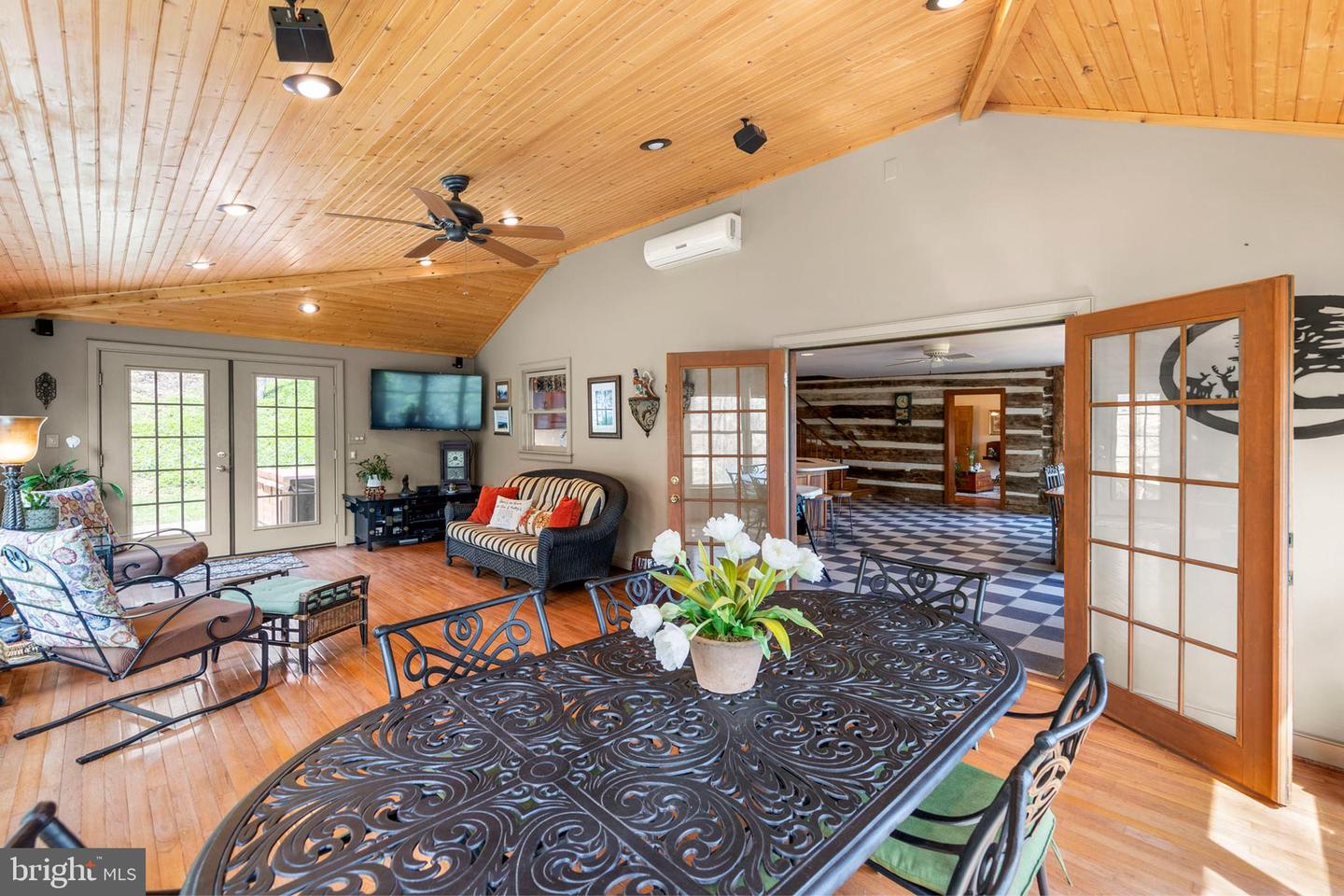 Winchester, Virginia, 22602, United States, 4 Bedrooms Bedrooms, ,4 BathroomsBathrooms,Residential,Active,2041509