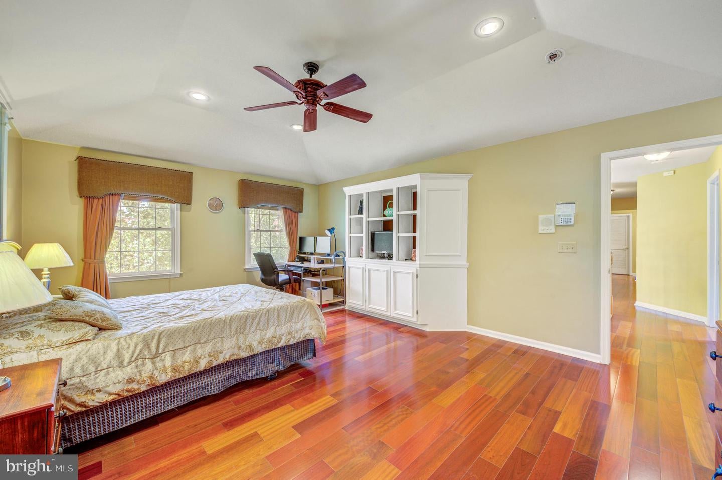 Plainsboro, New Jersey, 08536, United States, 5 Bedrooms Bedrooms, ,4 BathroomsBathrooms,Residential,Active,1936613