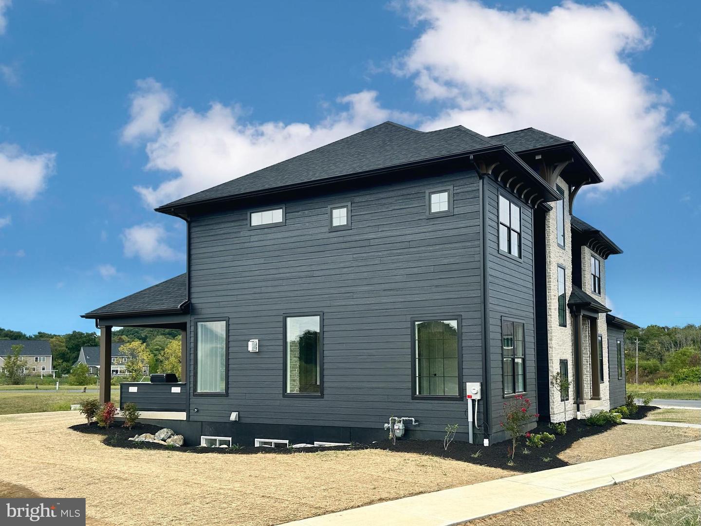 Lancaster, Pennsylvania, 17601, United States, 4 Bedrooms Bedrooms, ,5 BathroomsBathrooms,Residential,Active,1941391