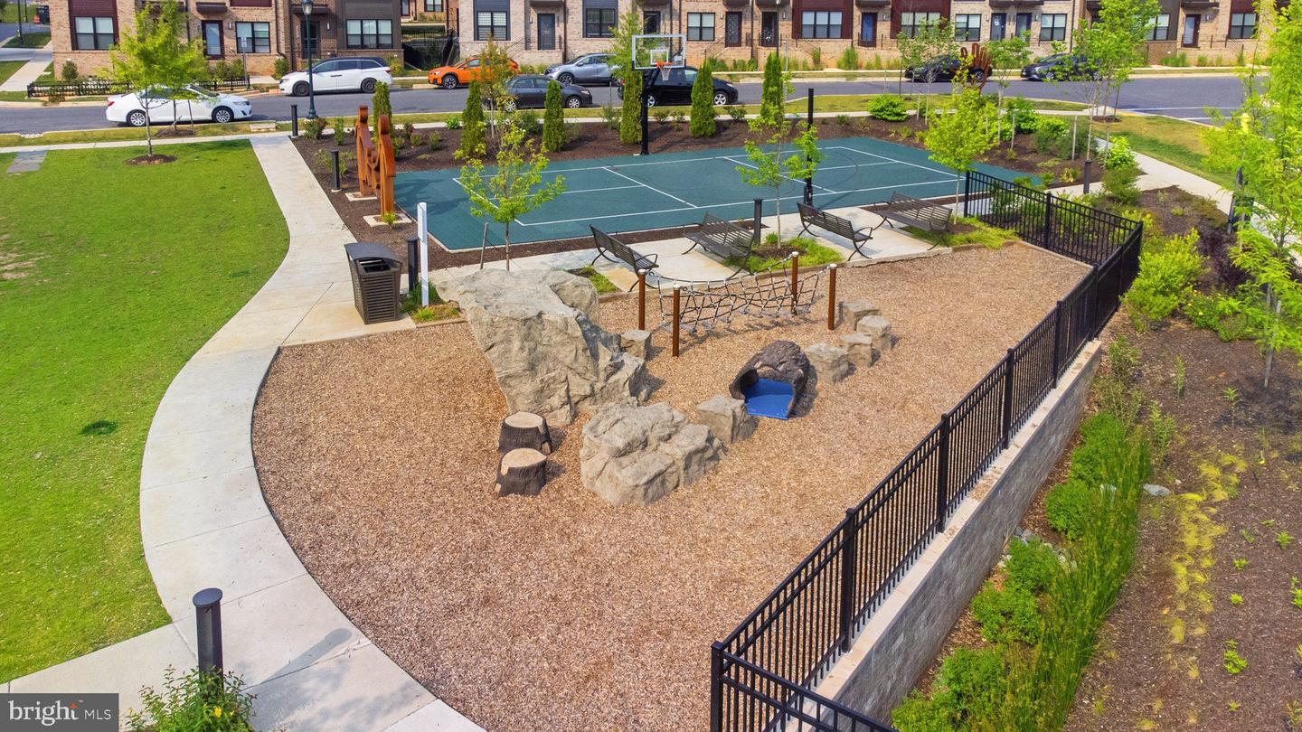 Rockville, Maryland, 20852, United States, 5 Bedrooms Bedrooms, ,5 BathroomsBathrooms,Residential,Active,1954009