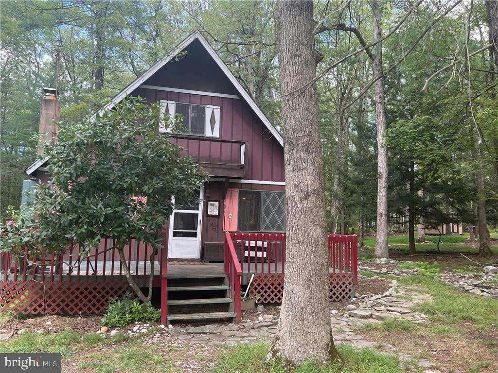 119 YVONNE LN, DINGMANS FERRY, PA 18328 Single Family Residence For