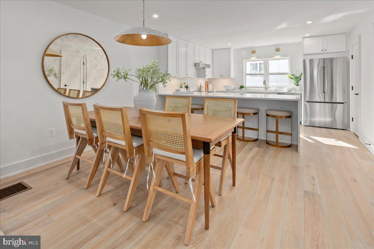 Arlington, Virginia, 22201, United States, 4 Bedrooms Bedrooms, ,5 BathroomsBathrooms,Residential,Active,2011879