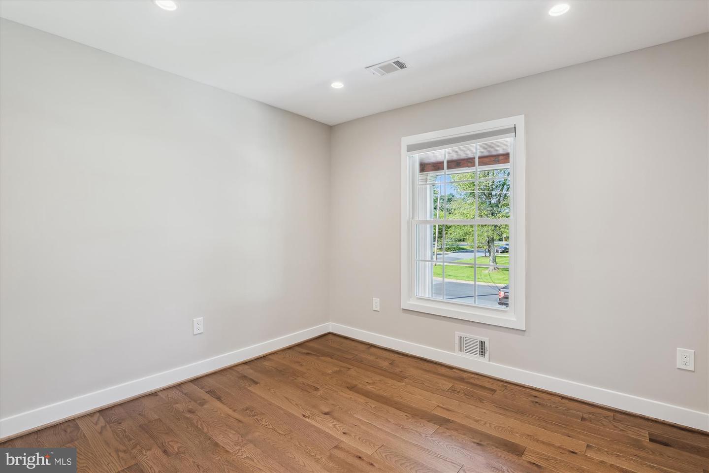 Vienna, Virginia, 22180, United States, 6 Bedrooms Bedrooms, ,4 BathroomsBathrooms,Residential,Active,1899895