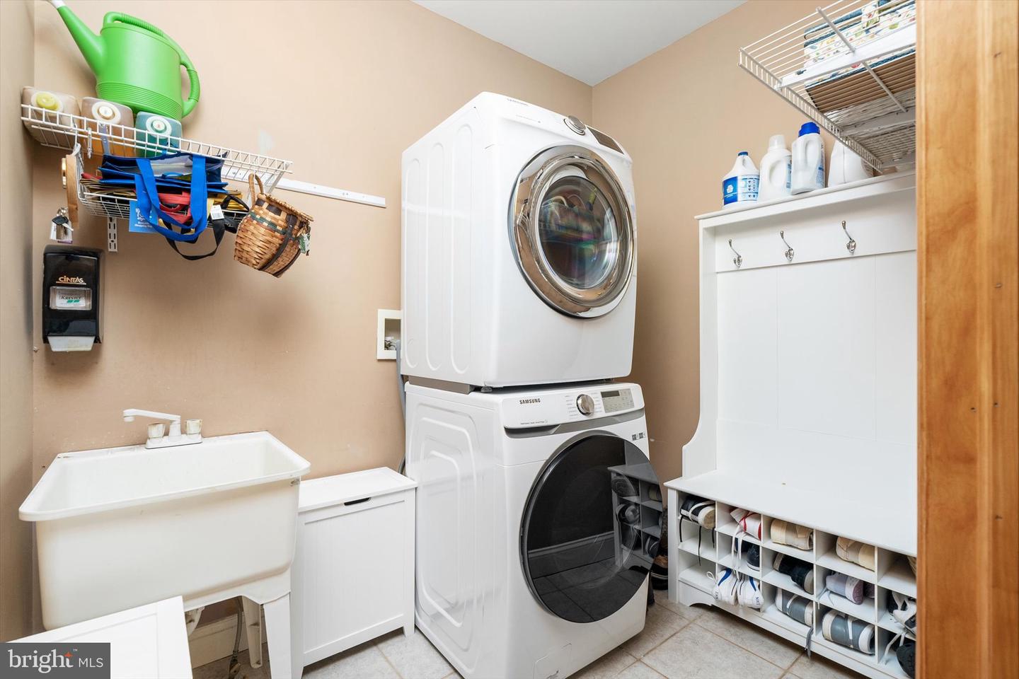 Robbinsville, New Jersey, 08691, United States, 6 Bedrooms Bedrooms, ,6 BathroomsBathrooms,Residential,Active,1953417