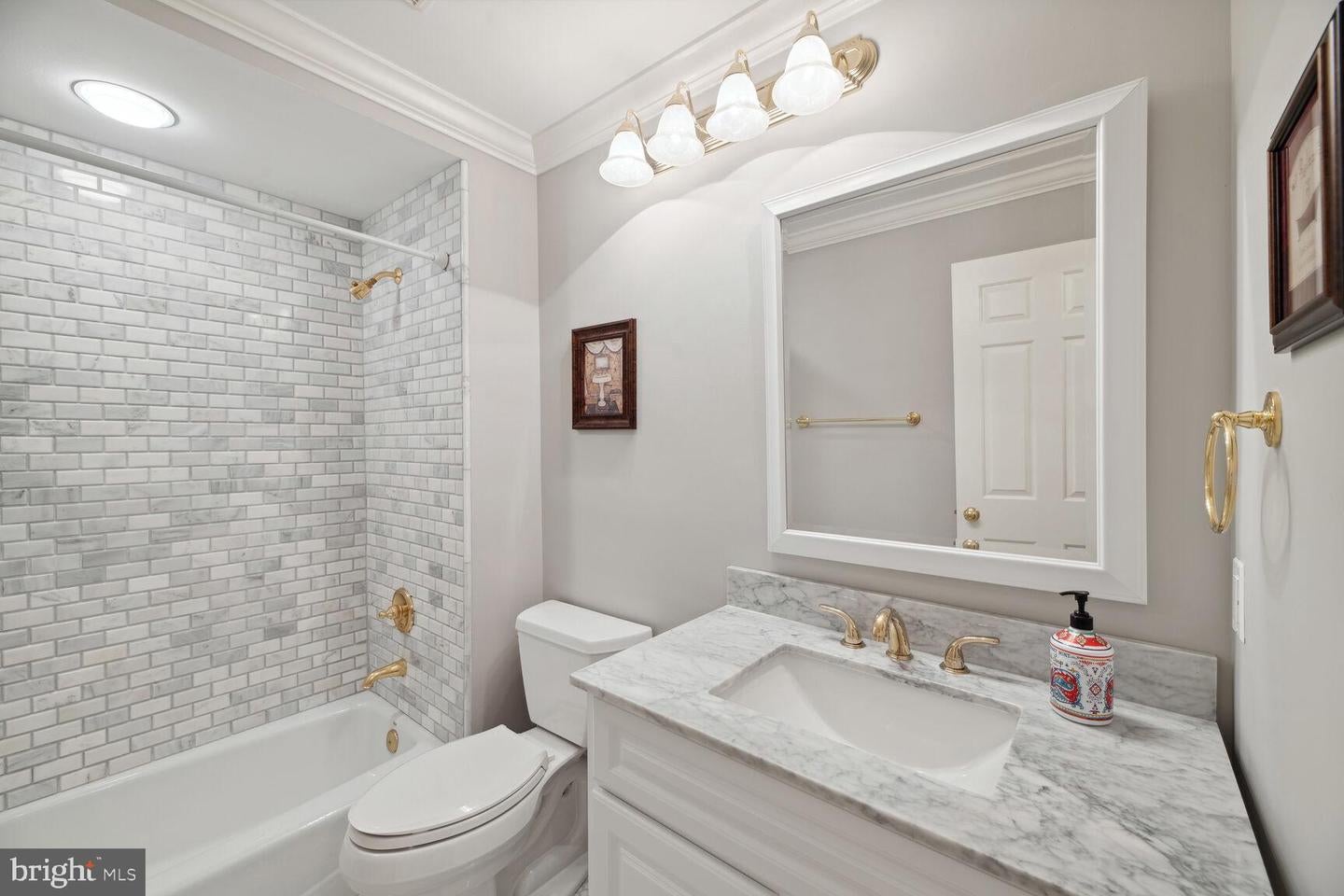 Mclean, Virginia, 22101, United States, 3 Bedrooms Bedrooms, ,6 BathroomsBathrooms,Residential,Contingent,1894225