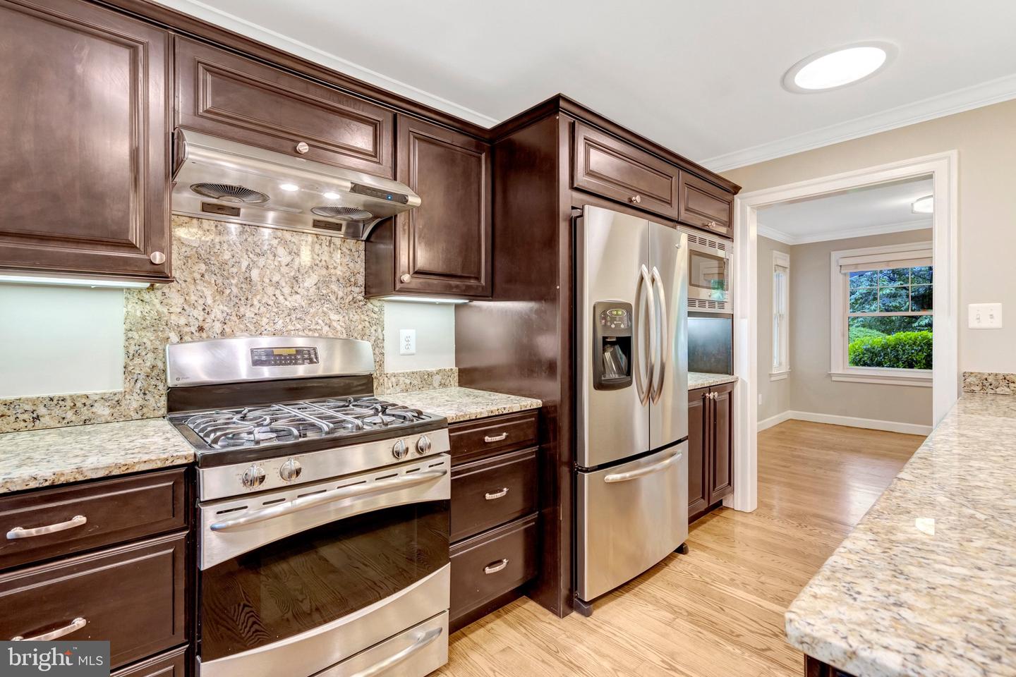 Fairfax, Virginia, 22030, United States, 4 Bedrooms Bedrooms, ,3 BathroomsBathrooms,Residential,Active,2045005