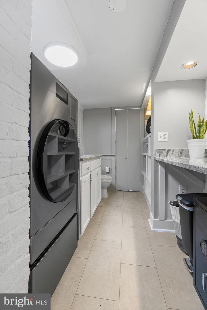 Alexandria, Virginia, 22314, United States, 3 Bedrooms Bedrooms, ,3 BathroomsBathrooms,Residential,Active,1927676