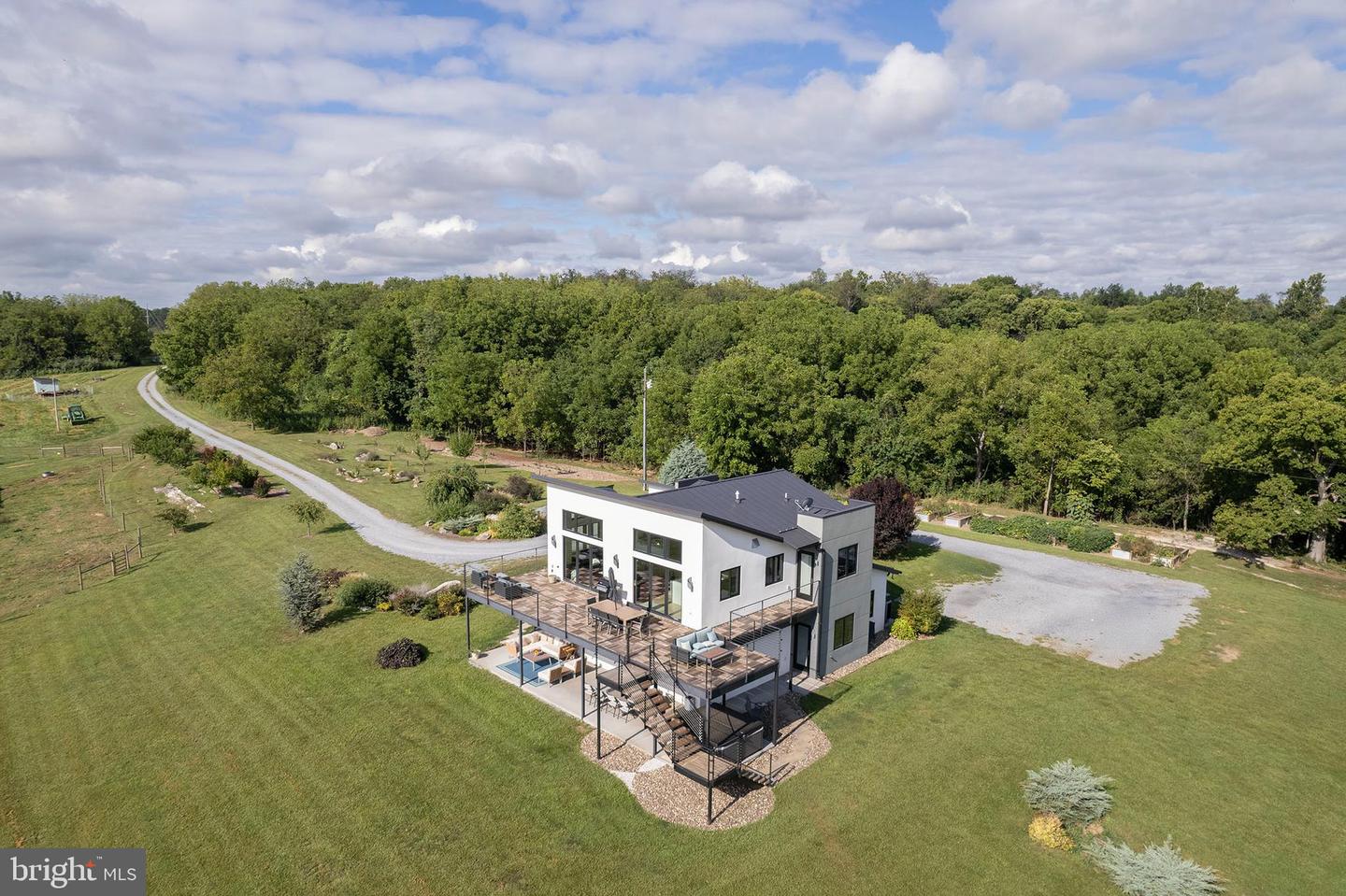 Berryville, Virginia, 22611, United States, 4 Bedrooms Bedrooms, ,4 BathroomsBathrooms,Residential,Active,1945547