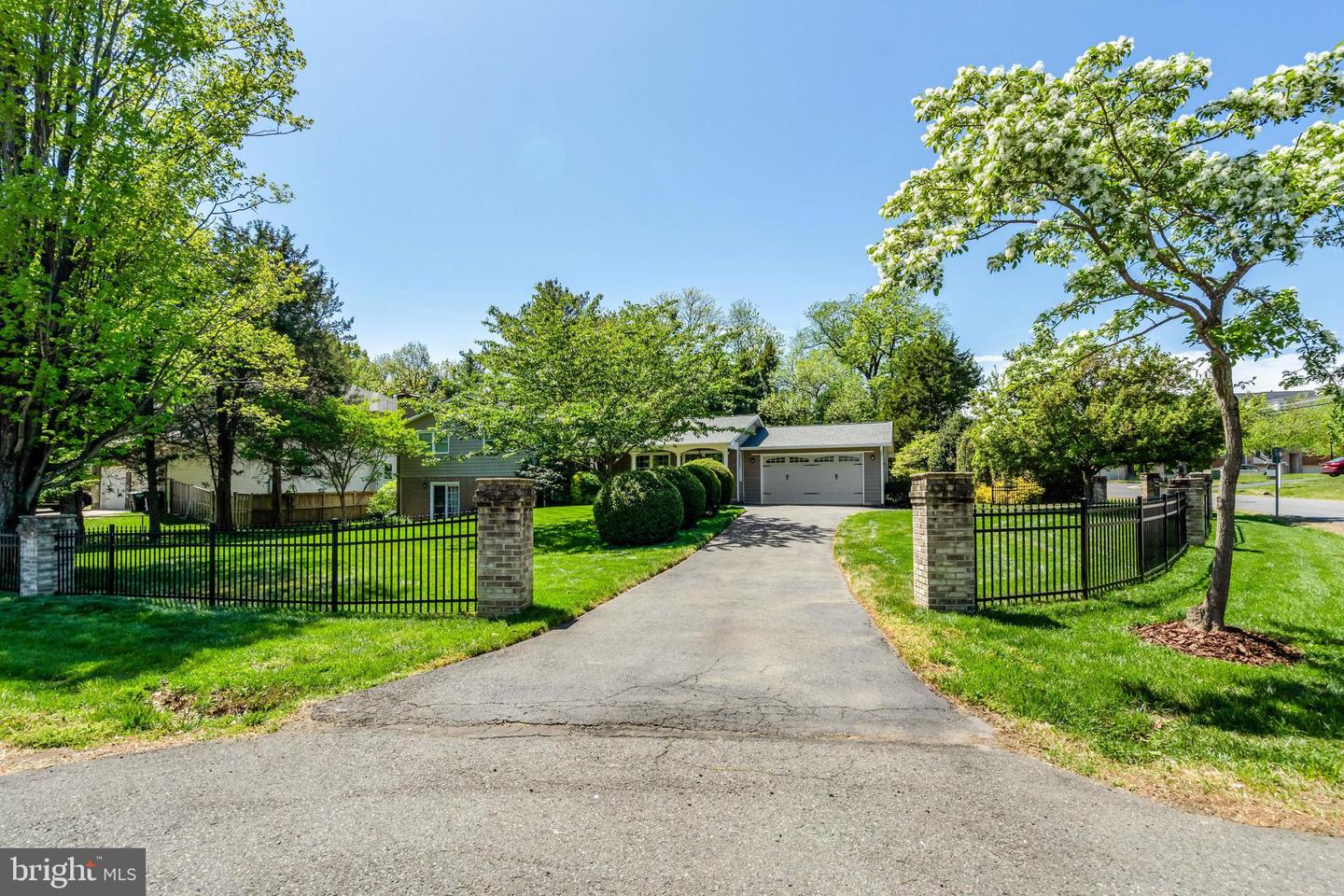 Fairfax, Virginia, 22030, United States, 4 Bedrooms Bedrooms, ,3 BathroomsBathrooms,Residential,Active,2045005