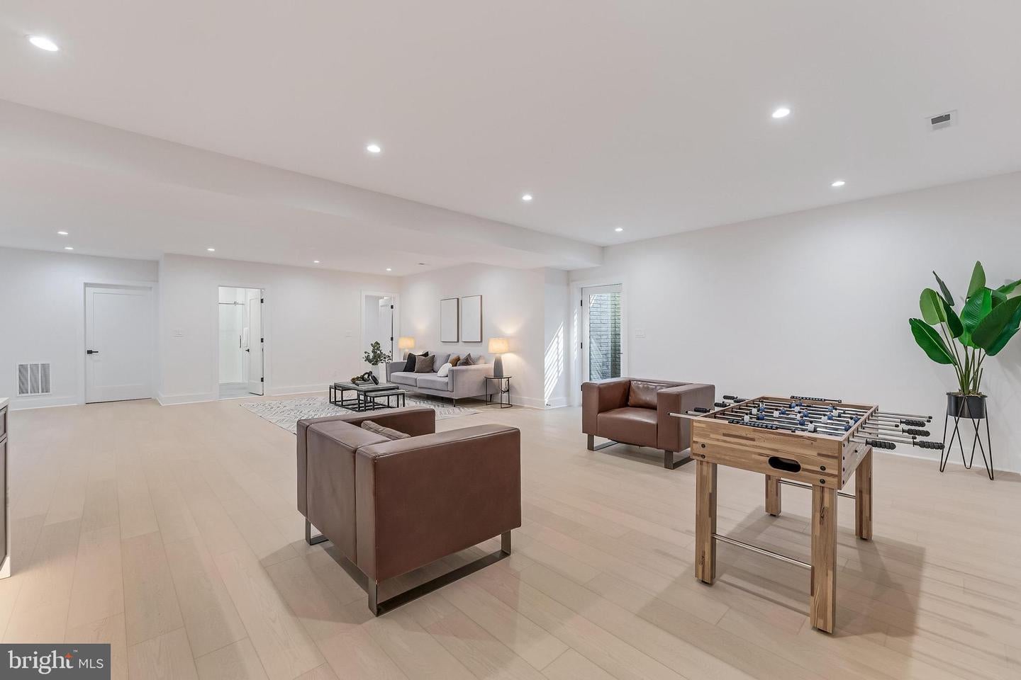 Falls Church, Virginia, 22042, United States, 5 Bedrooms Bedrooms, ,5 BathroomsBathrooms,Residential,Active,1945048