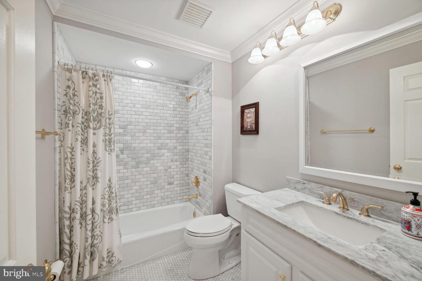 Mclean, Virginia, 22101, United States, 3 Bedrooms Bedrooms, ,6 BathroomsBathrooms,Residential,Contingent,1894225