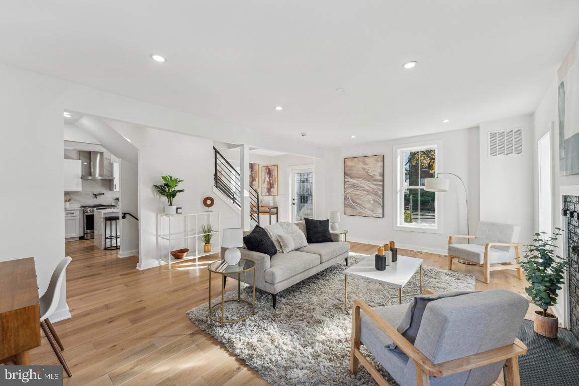 Washington, District Of Columbia, 20018, United States, 5 Bedrooms Bedrooms, ,5 BathroomsBathrooms,Residential,Active,2007330