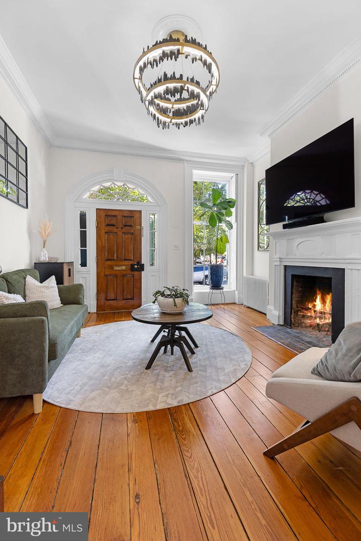 Alexandria, Virginia, 22314, United States, 3 Bedrooms Bedrooms, ,3 BathroomsBathrooms,Residential,Active,1927676