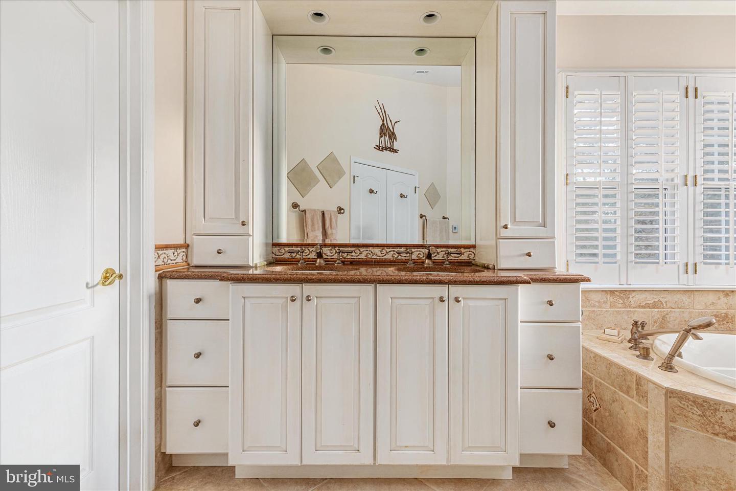 Vienna, Virginia, 22181, United States, 5 Bedrooms Bedrooms, ,4 BathroomsBathrooms,Residential,Active,2010162