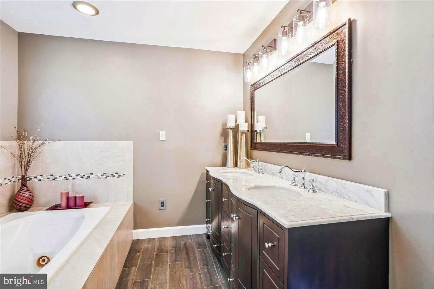Centreville, Virginia, 20121, United States, 4 Bedrooms Bedrooms, ,5 BathroomsBathrooms,Residential,Active,1914622