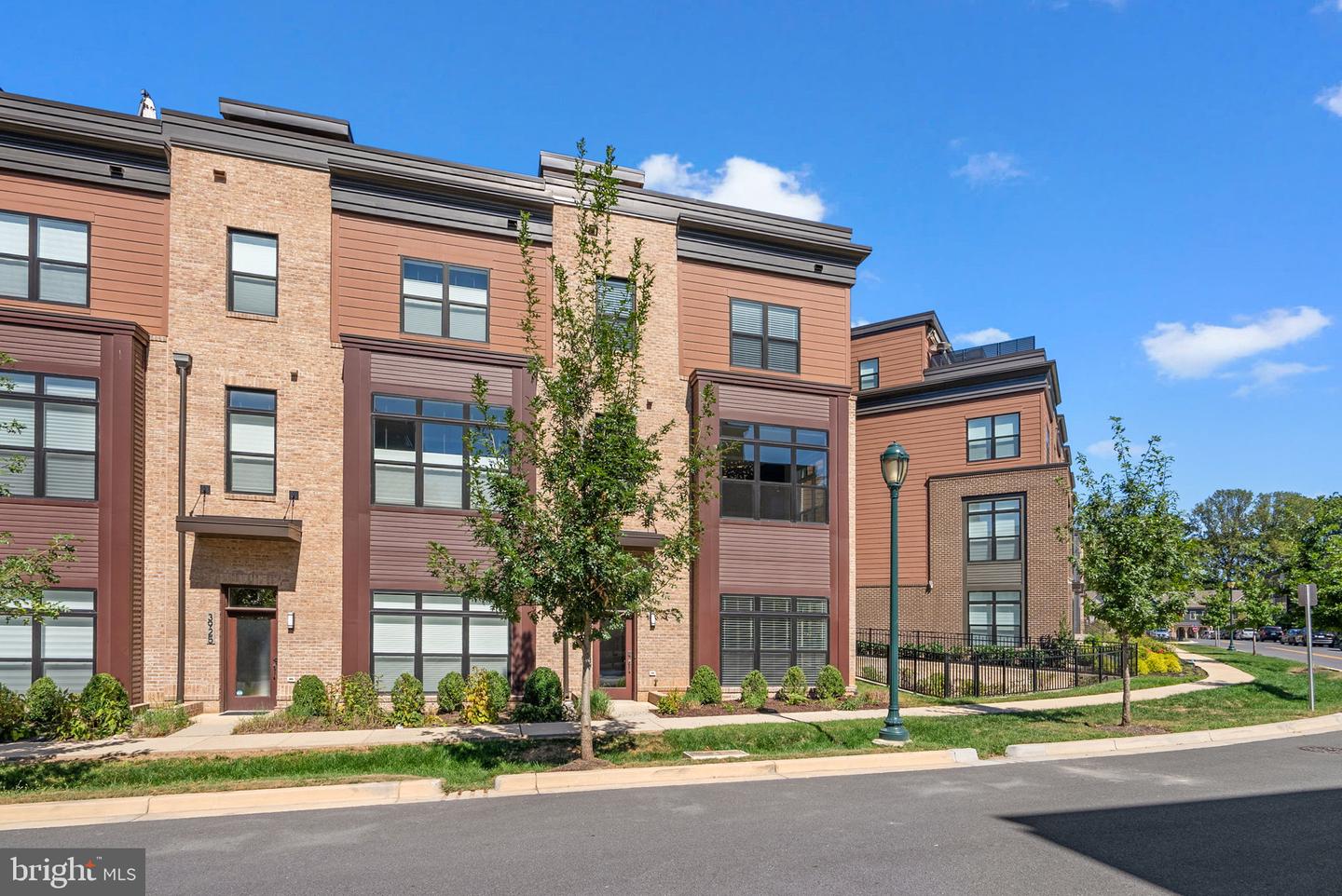 Rockville, Maryland, 20852, United States, 5 Bedrooms Bedrooms, ,5 BathroomsBathrooms,Residential,Active,1954009