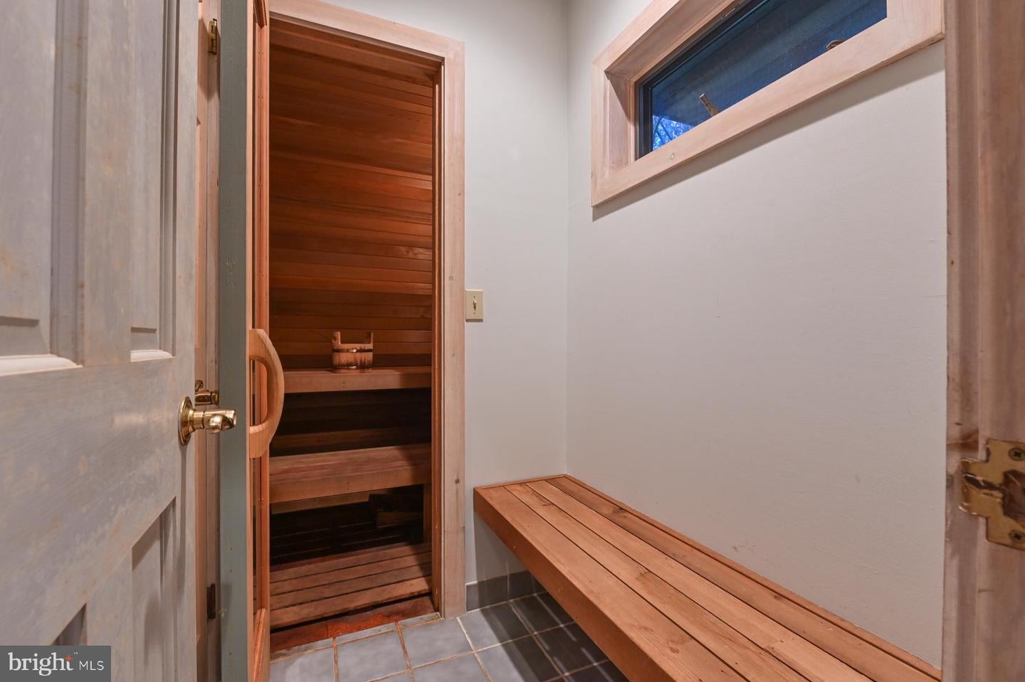 Queenstown, Maryland, 21658, United States, 4 Bedrooms Bedrooms, ,3 BathroomsBathrooms,Residential,Active,1998763