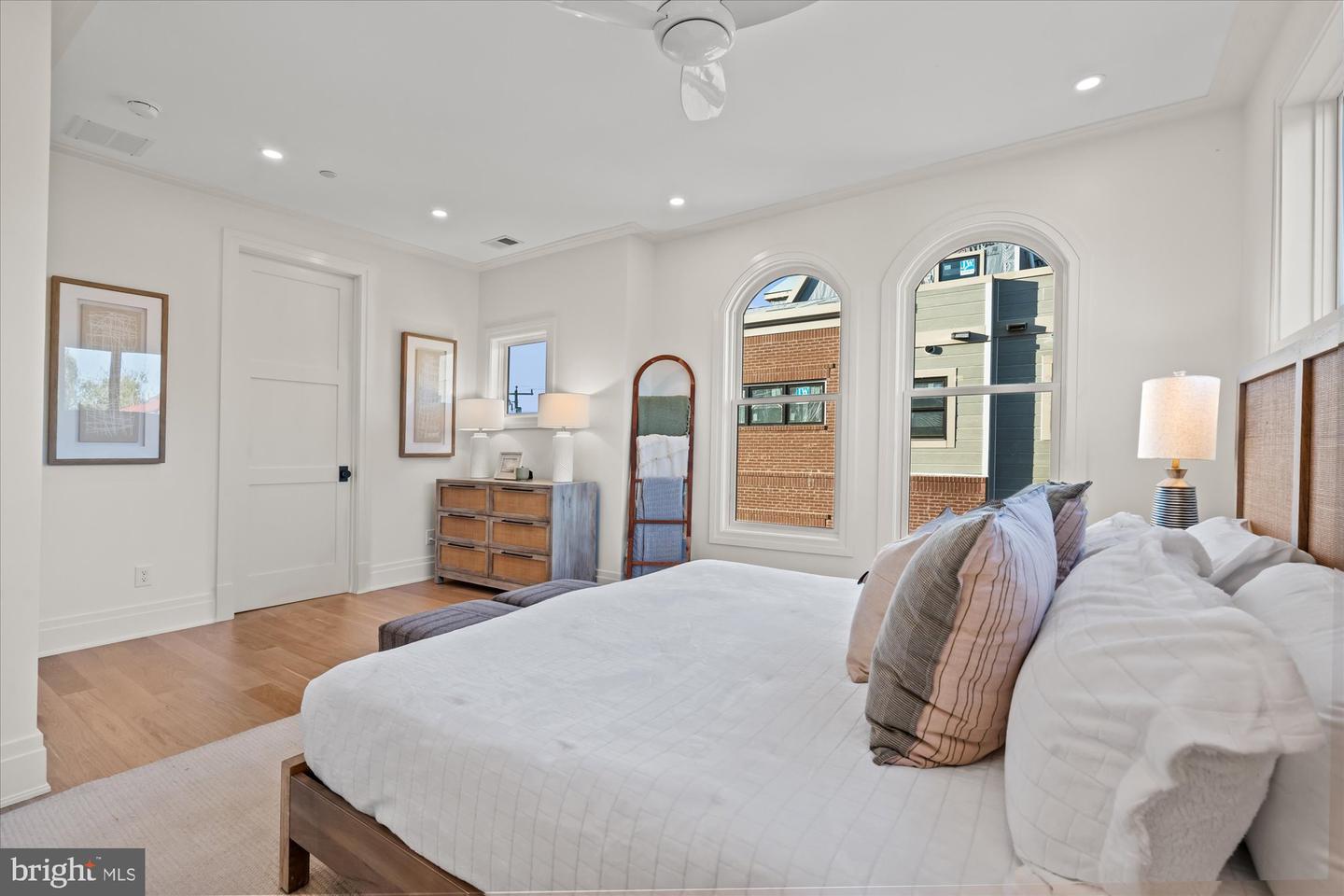 Alexandria, Virginia, 22314, United States, 4 Bedrooms Bedrooms, ,5 BathroomsBathrooms,Residential,Contingent,2011194